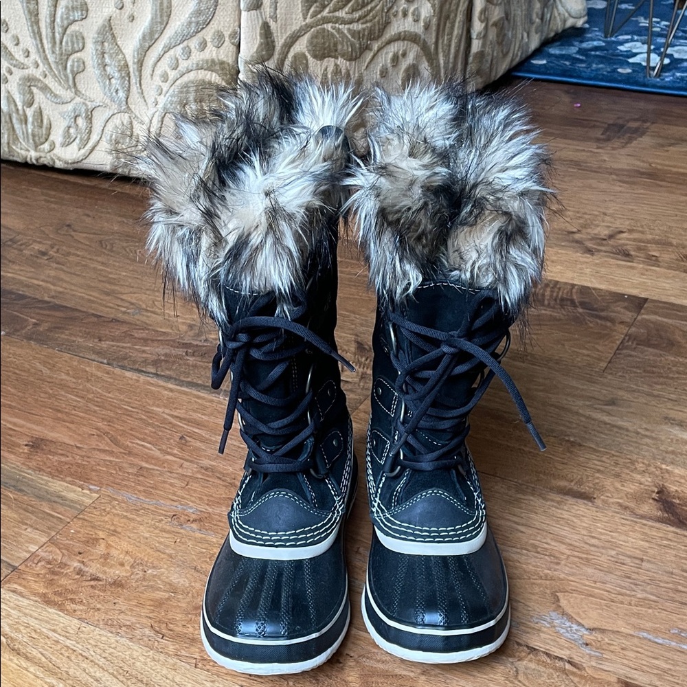 Sorel Black and Tan Fur-Trimmed Winter Boots